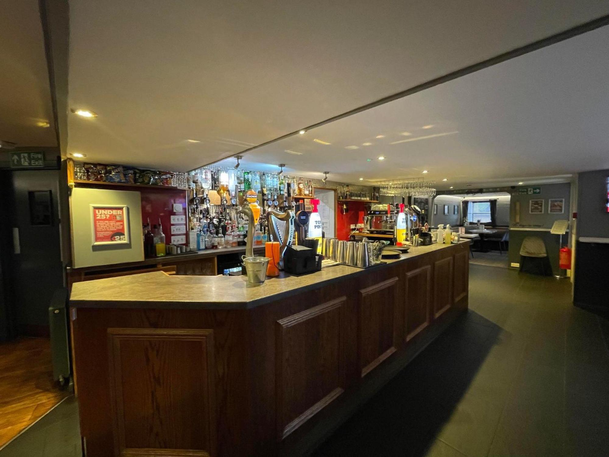 Airlie Arms Hotel Kirriemuir Kültér fotó