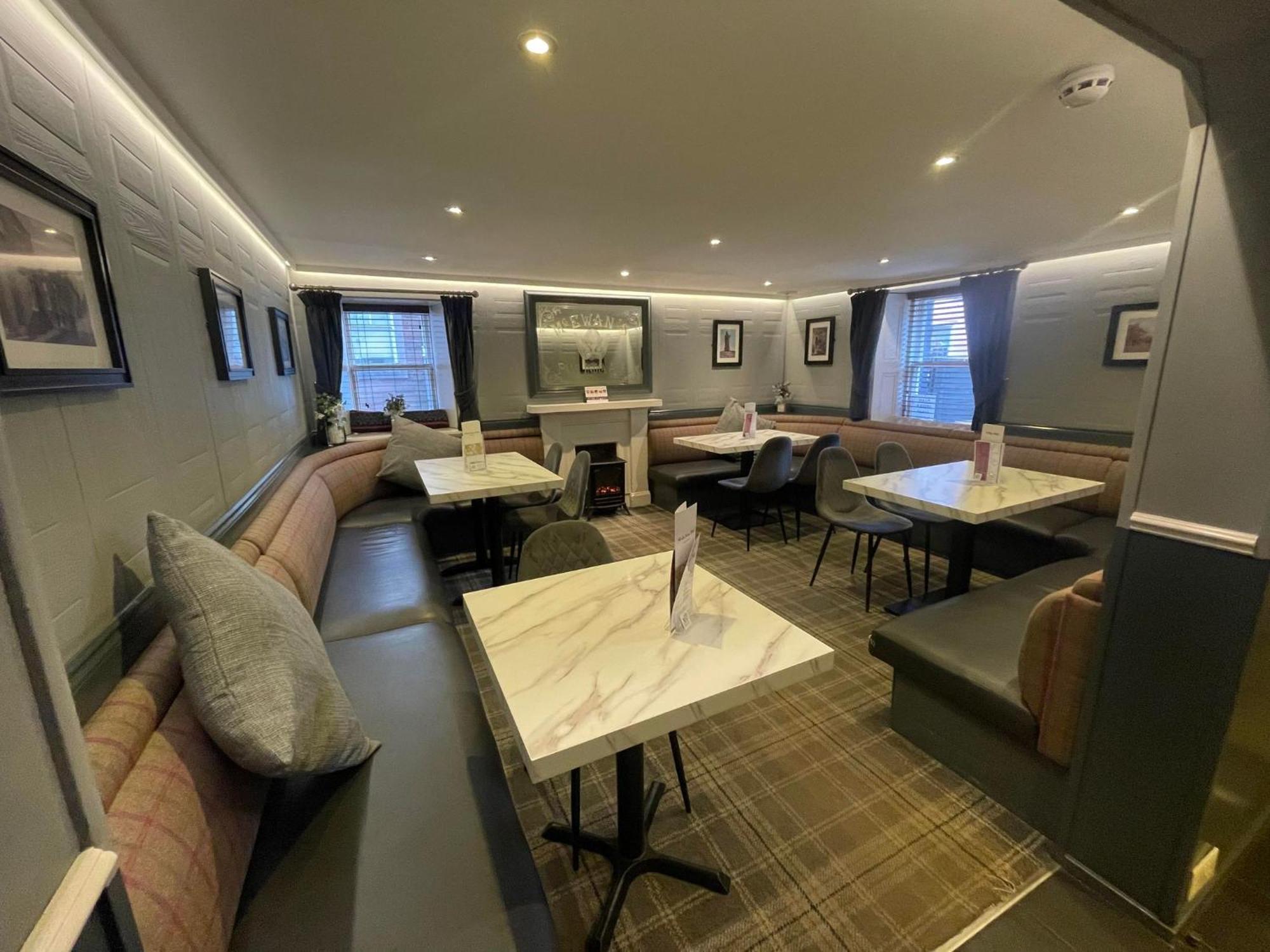Airlie Arms Hotel Kirriemuir Kültér fotó