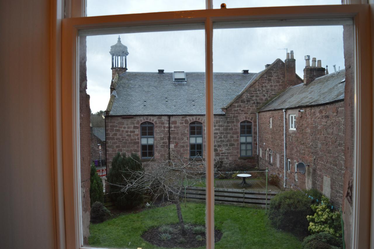 Airlie Arms Hotel Kirriemuir Kültér fotó
