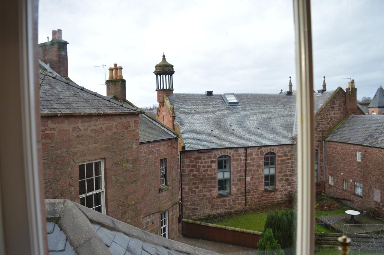 Airlie Arms Hotel Kirriemuir Kültér fotó